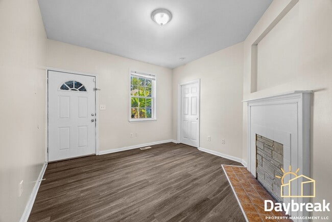 Building Photo - 1709 Le Grand St