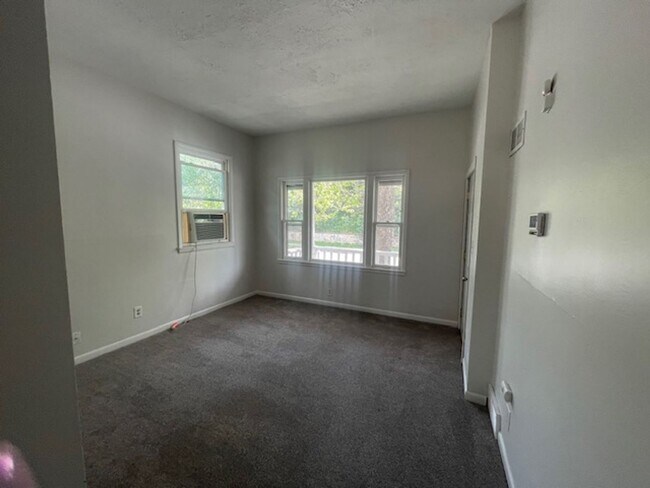 Foto del edificio - Jones Rentals (914 N. 40th St.)
