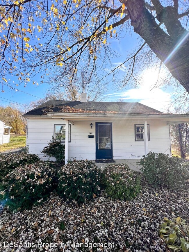 Building Photo - 2 br, 2 bath House - 1919 W. Washington St...