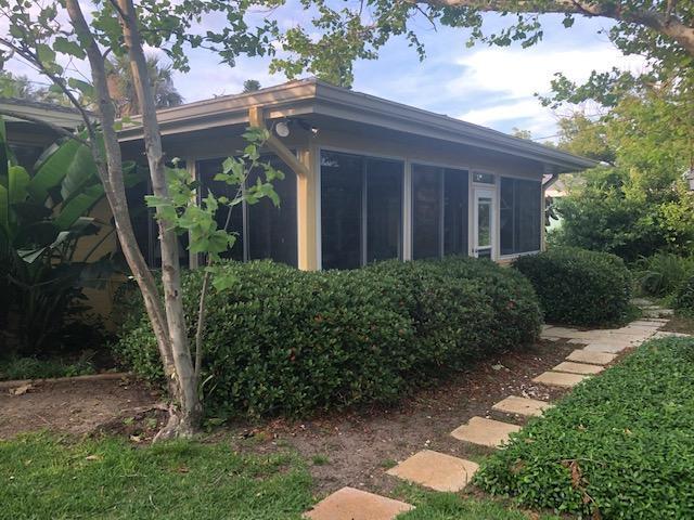 Building Photo - 14 Country Club Dr