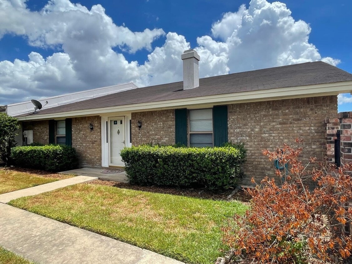 Foto principal - 1732 Ave C