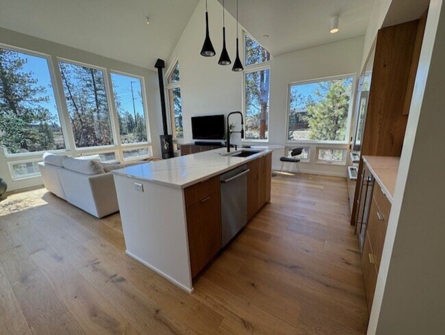 Foto del edificio - Gorgeous new home in Discovery West