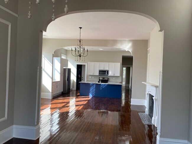 Building Photo - 1510 Calhoun St
