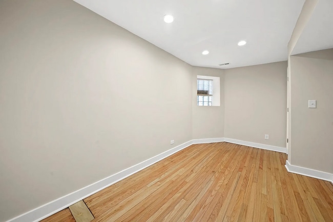Building Photo - Spacious 2BR, 2BA Haven with Hardwood Elegance right across from Humboldt Park!