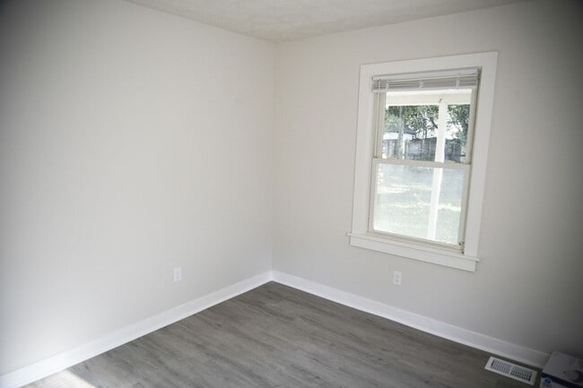 Building Photo - 1149 Lincoln Ave