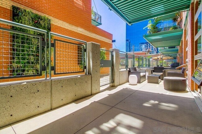 Foto del edificio - 877 Island Ave