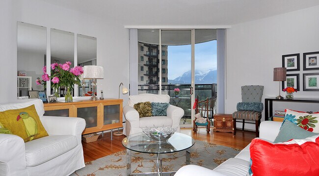 Photo du bâtiment - Emerald Terrace Apartments