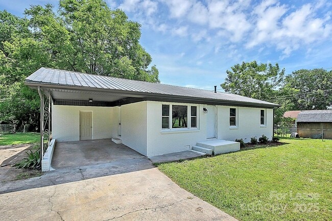 Building Photo - 1433 Edgewood Rd