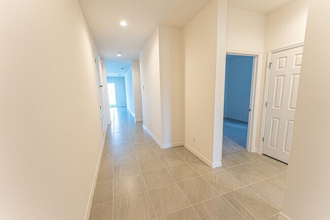 Foto del edificio - 5895 Vision Rd