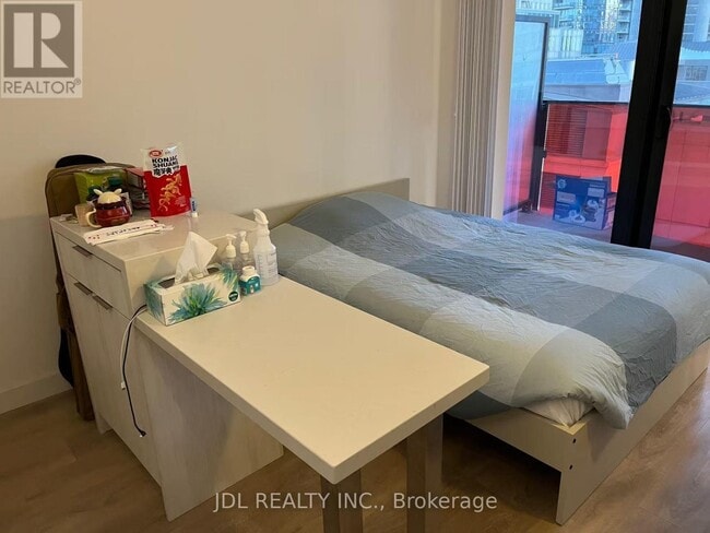 Building Photo - 215 Queen St W