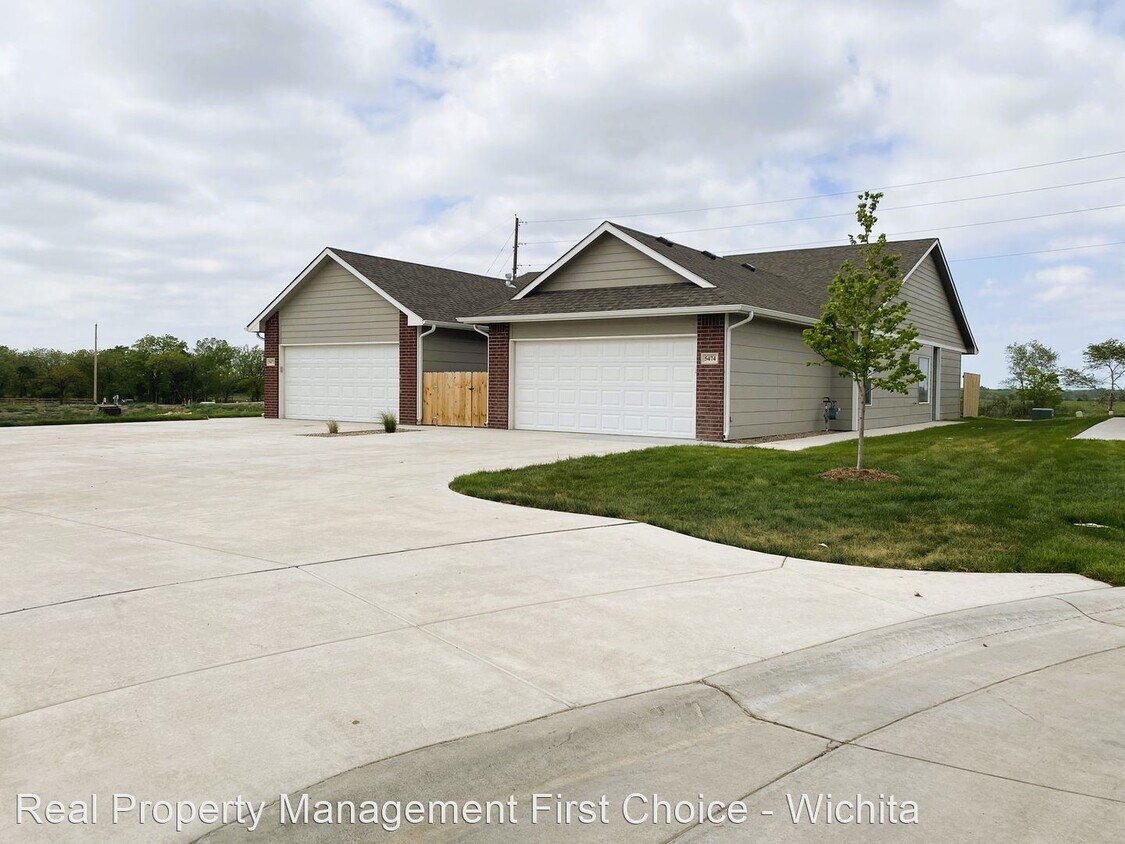 3 br, 2 bath House 5474 Colburn Ct E House Rental in Bel Aire, KS