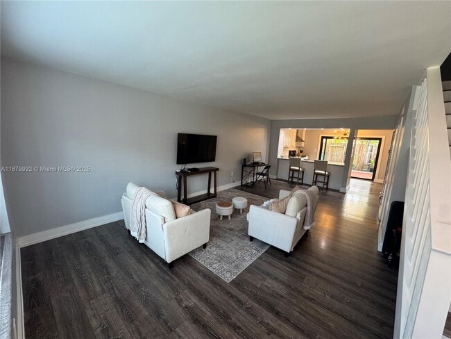 Building Photo - 10048 SW 77th Ct