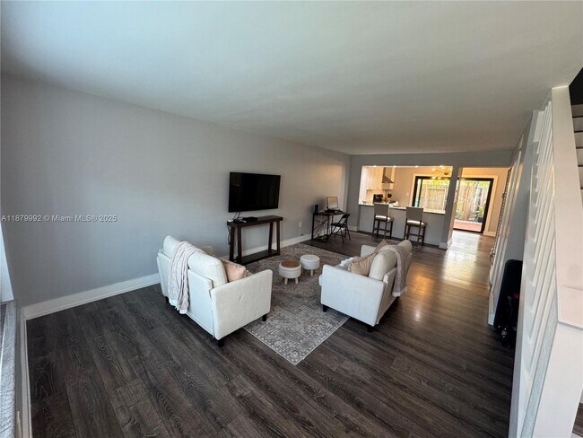 Foto del edificio - 10048 SW 77th Ct