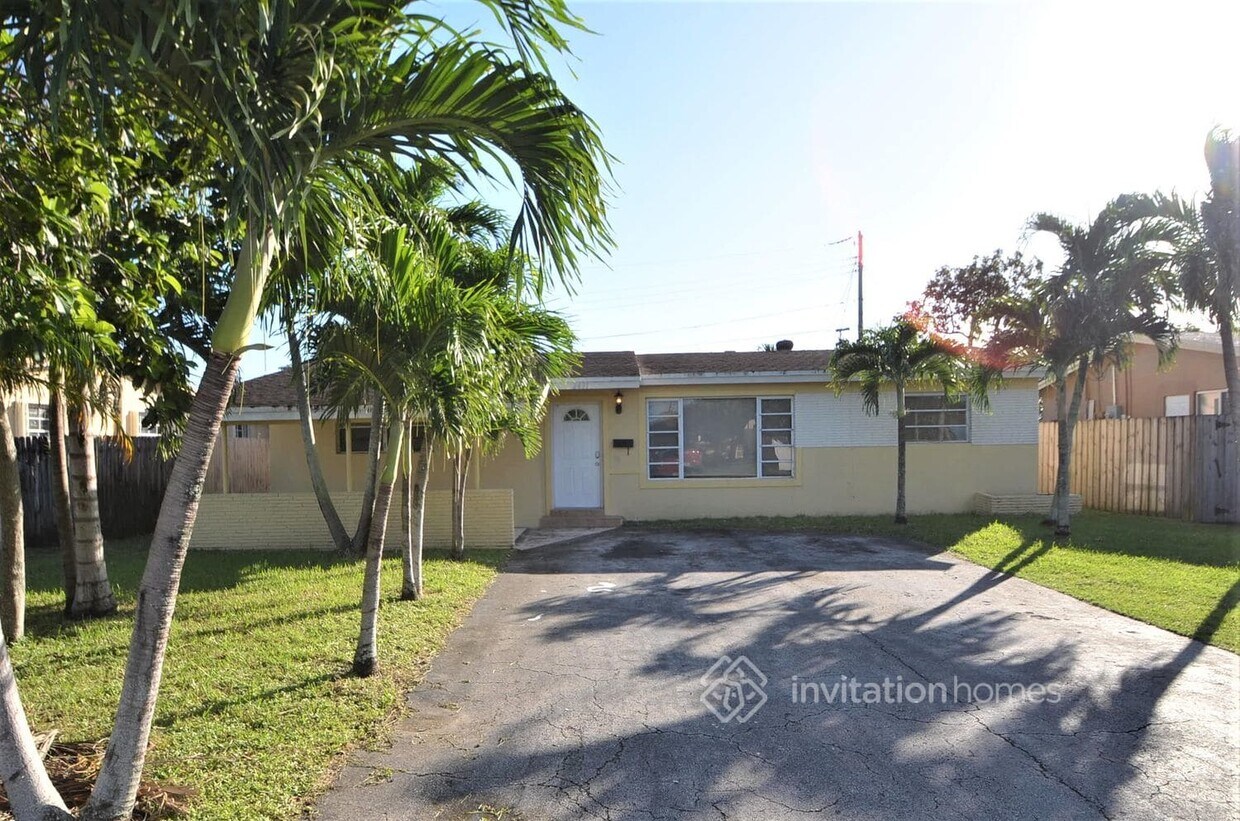 Primary Photo - 2431 Montego Dr