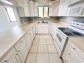 Building Photo - 125 S Palmway