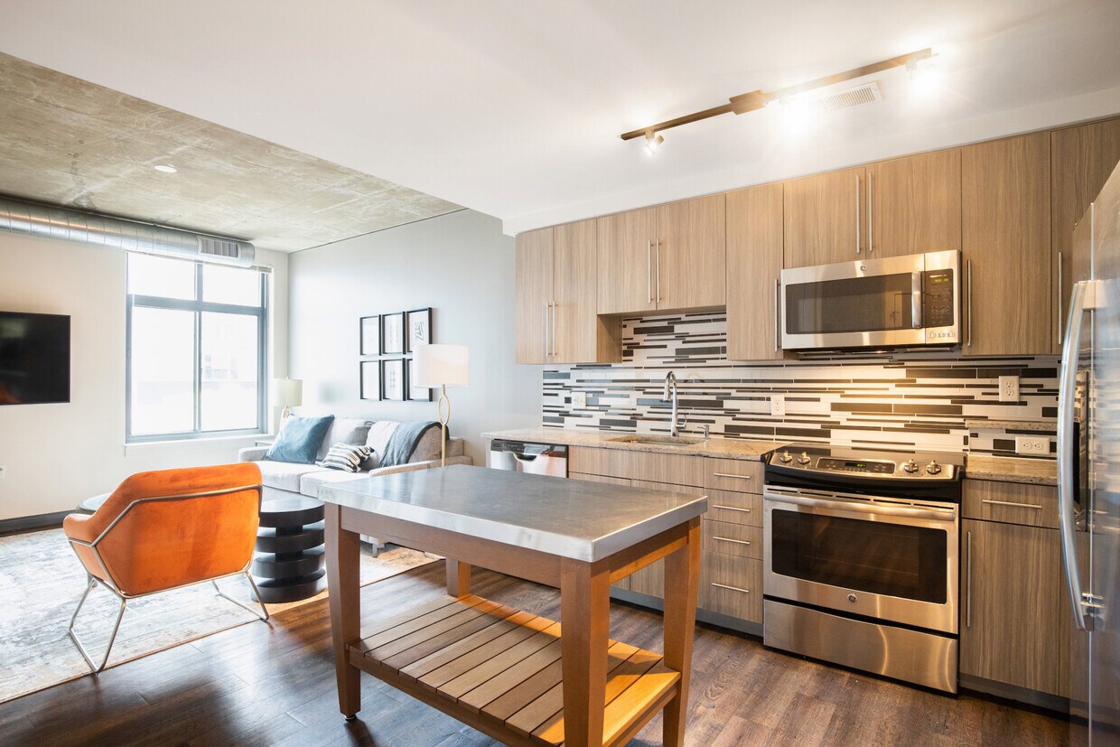 Foto principal - 625 H St NE