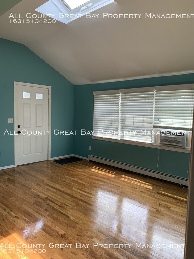Building Photo - Cute 2 Bedroom Cottage in Patchogue