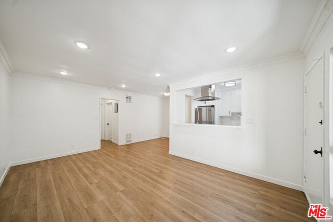 Foto del edificio - 1206 Hayworth Ave