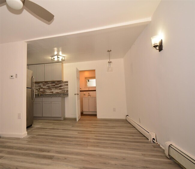 Foto del edificio - 976 Greene Ave