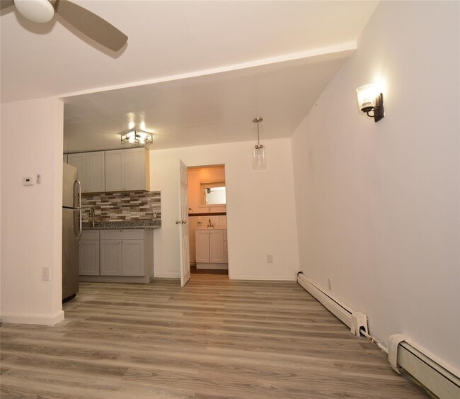Building Photo - 976 Greene Ave