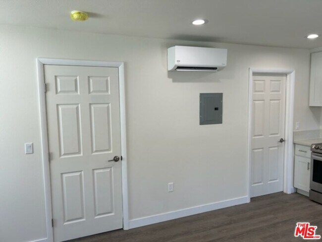 Building Photo - 5616 Vonnie Ln