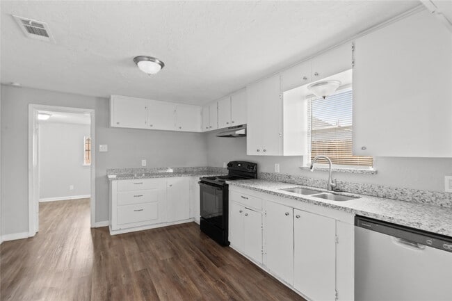 Building Photo - 419 N Parrish St