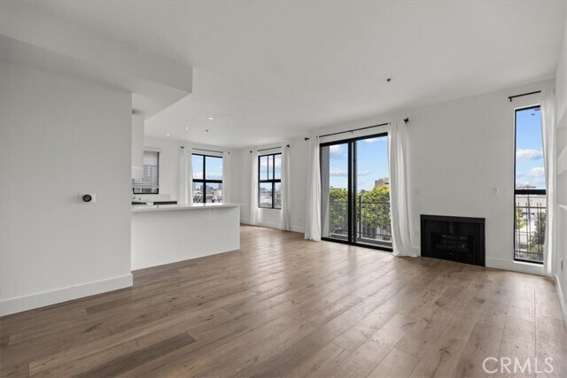 Foto del edificio - 8811 Burton Way