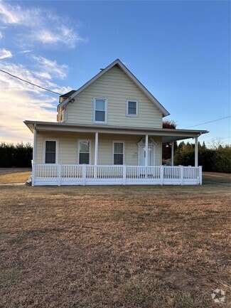 Building Photo - 445 N Country Rd