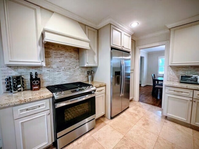 Building Photo - 6906 Alderney Dr