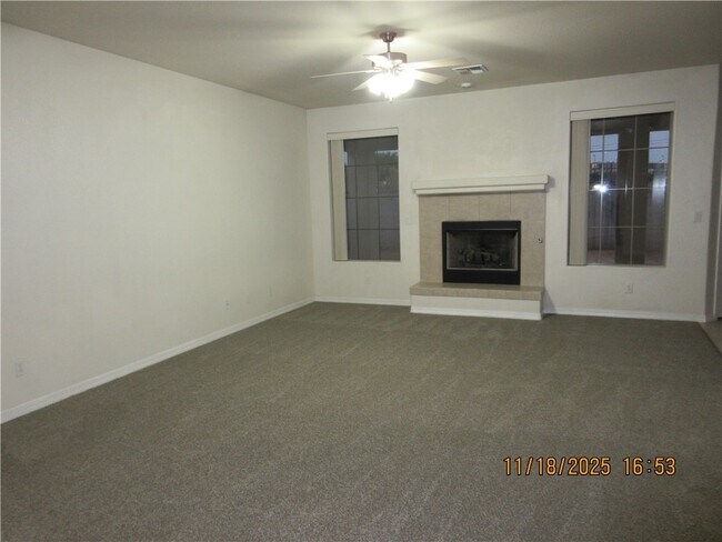 Foto del edificio - 2016 John Wayne Dr