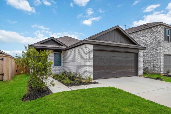 Building Photo - 16842 Spotted Oak Dr