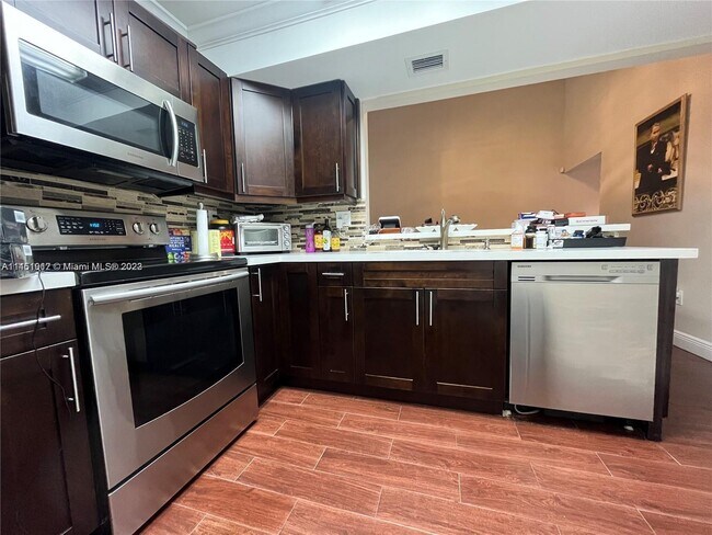 Foto del edificio - 9417 Fontainebleau Blvd