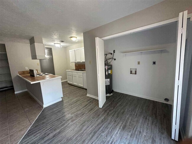 Building Photo - 6918 Kearney Dr