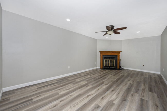 Foto del edificio - 1473 Chatham Ct
