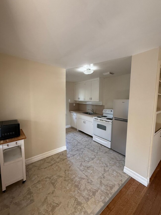 Building Photo - 3904
