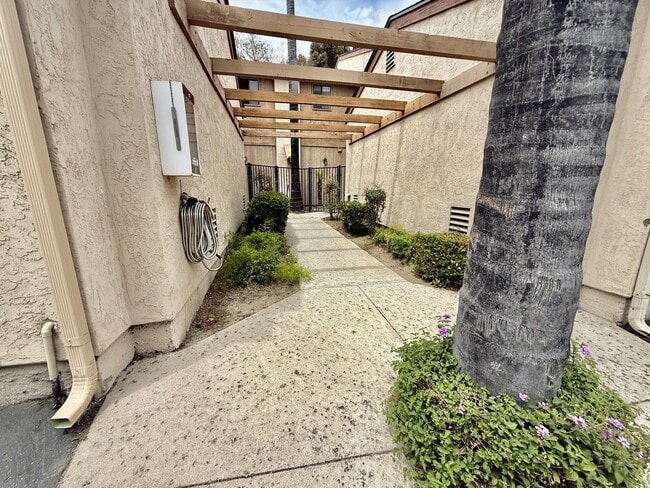 Building Photo - 2951 Plaza Miguel
