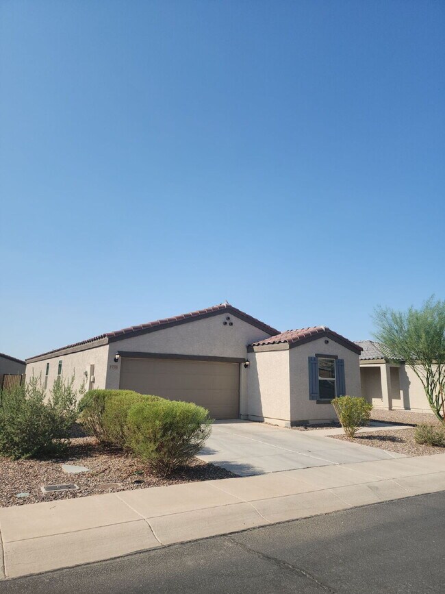 Building Photo - "Spacious 4-Bedroom Oasis in Casa Grande w...