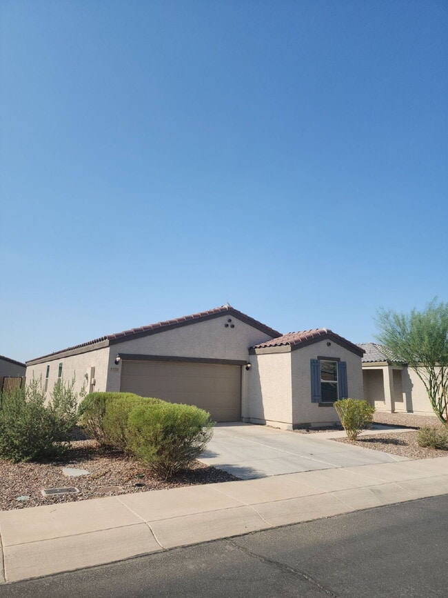 Building Photo - "Spacious 4-Bedroom Oasis in Casa Grande with 2 Full Baths – Your Perfect Home Awaits!"