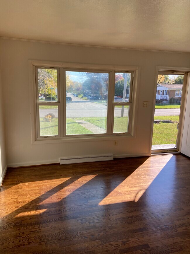 Living room - 620 Orlando Ave