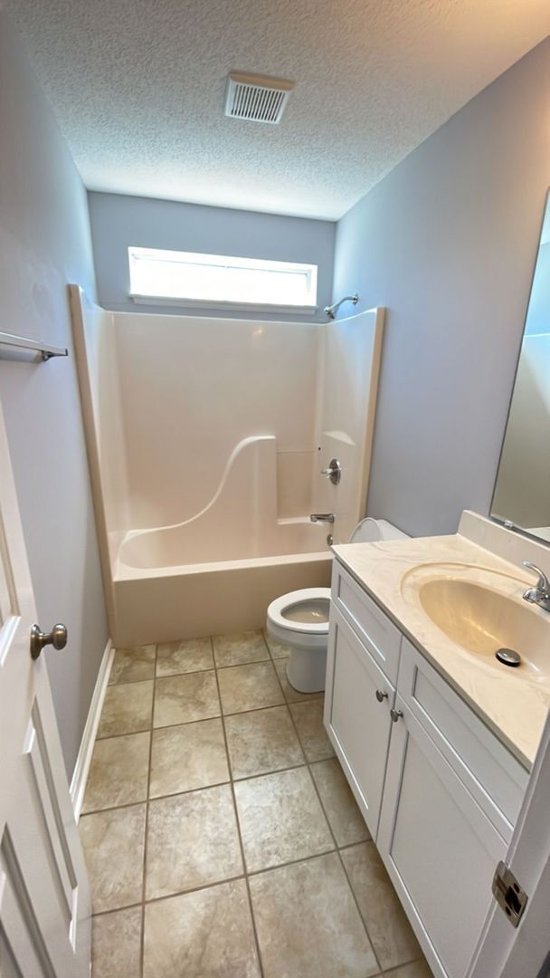Building Photo - Nice 3 bedroom/2 bath home in quiet neighb...