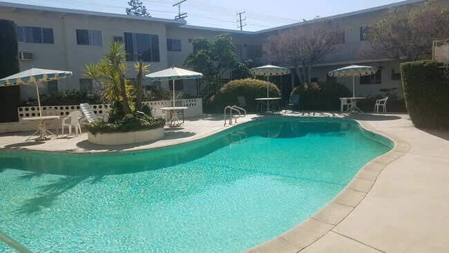 Foto del edificio - 12345 Magnolia Blvd