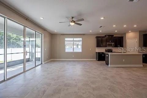 Foto del edificio - 4444 Desert Rose Ave