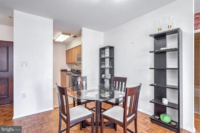 Foto del edificio - 4801 Fairmont Ave