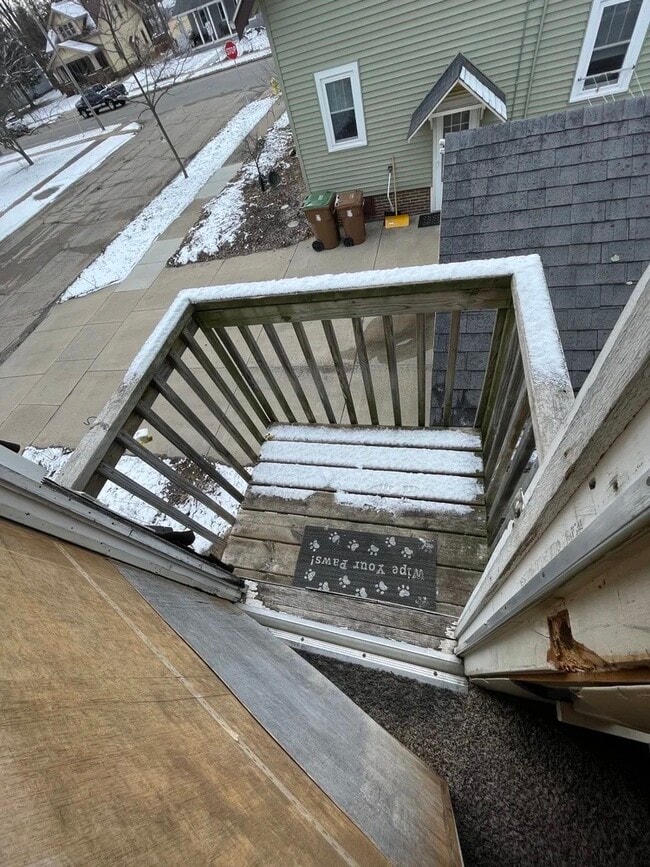 Building Photo - 2416 Algoma St