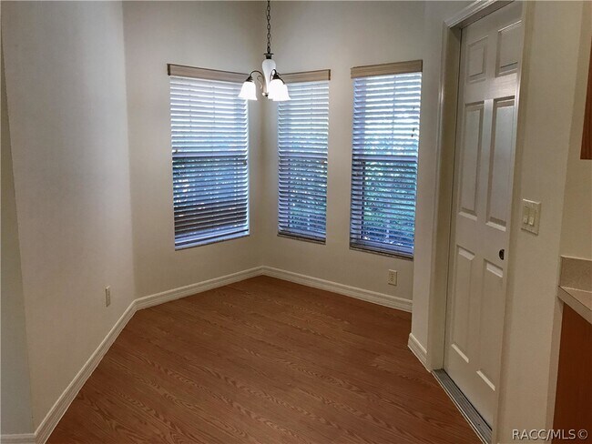Foto del edificio - 1626 W Spring Meadow Loop