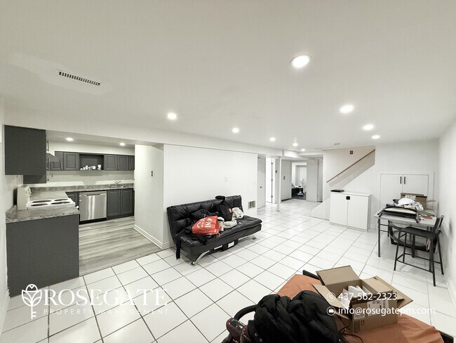 Photo du bâtiment - All-Inclusive 2-Bedroom Basement Apartment with Parking & Locker – Brampton