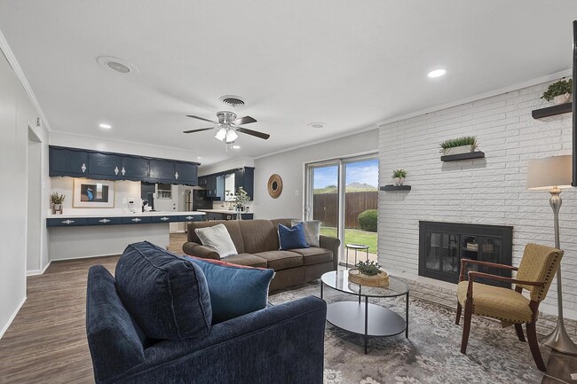 Building Photo - Bright & spacious 6-bedroom retreat in Ben...