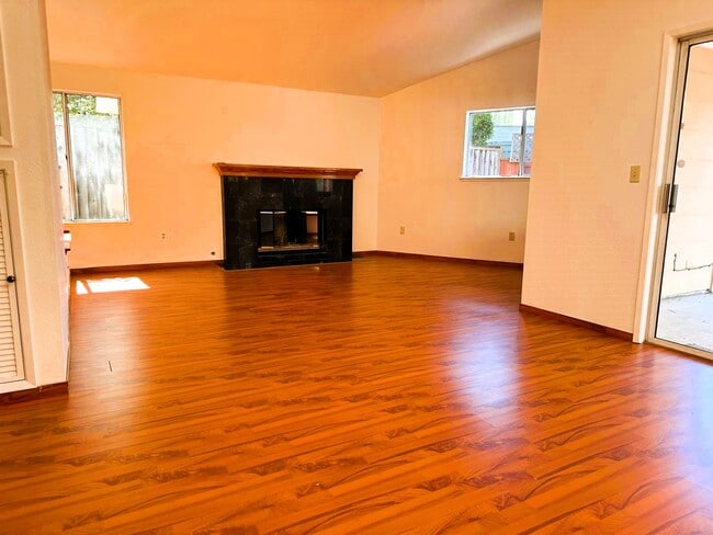 Building Photo - 3025 Badger Dr