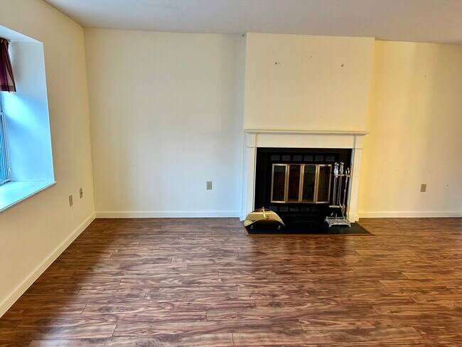 Building Photo - 187 Chapman Pl