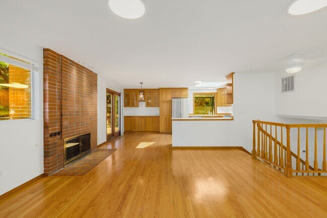 Building Photo - Near Microsoft Main Campus 3 Bedroom 1.75 ...